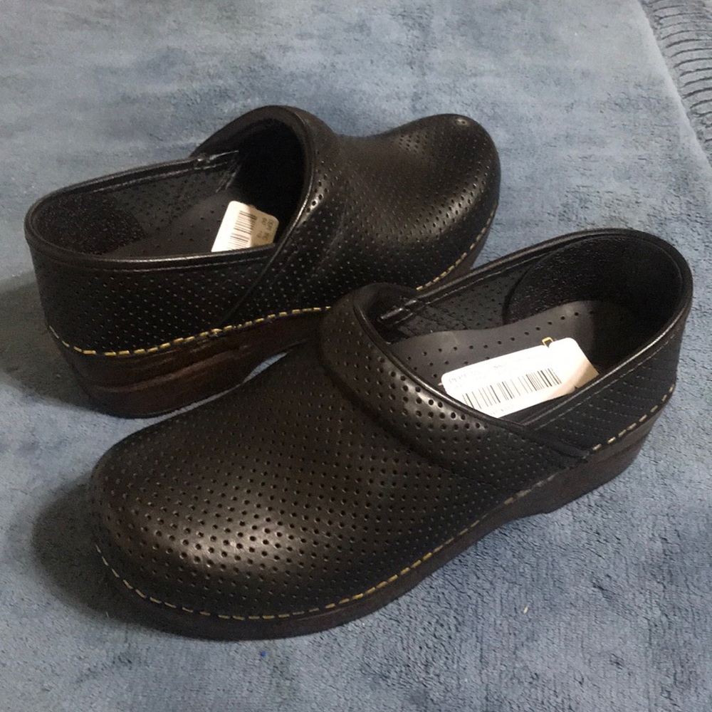 Dansko Women black leather clog